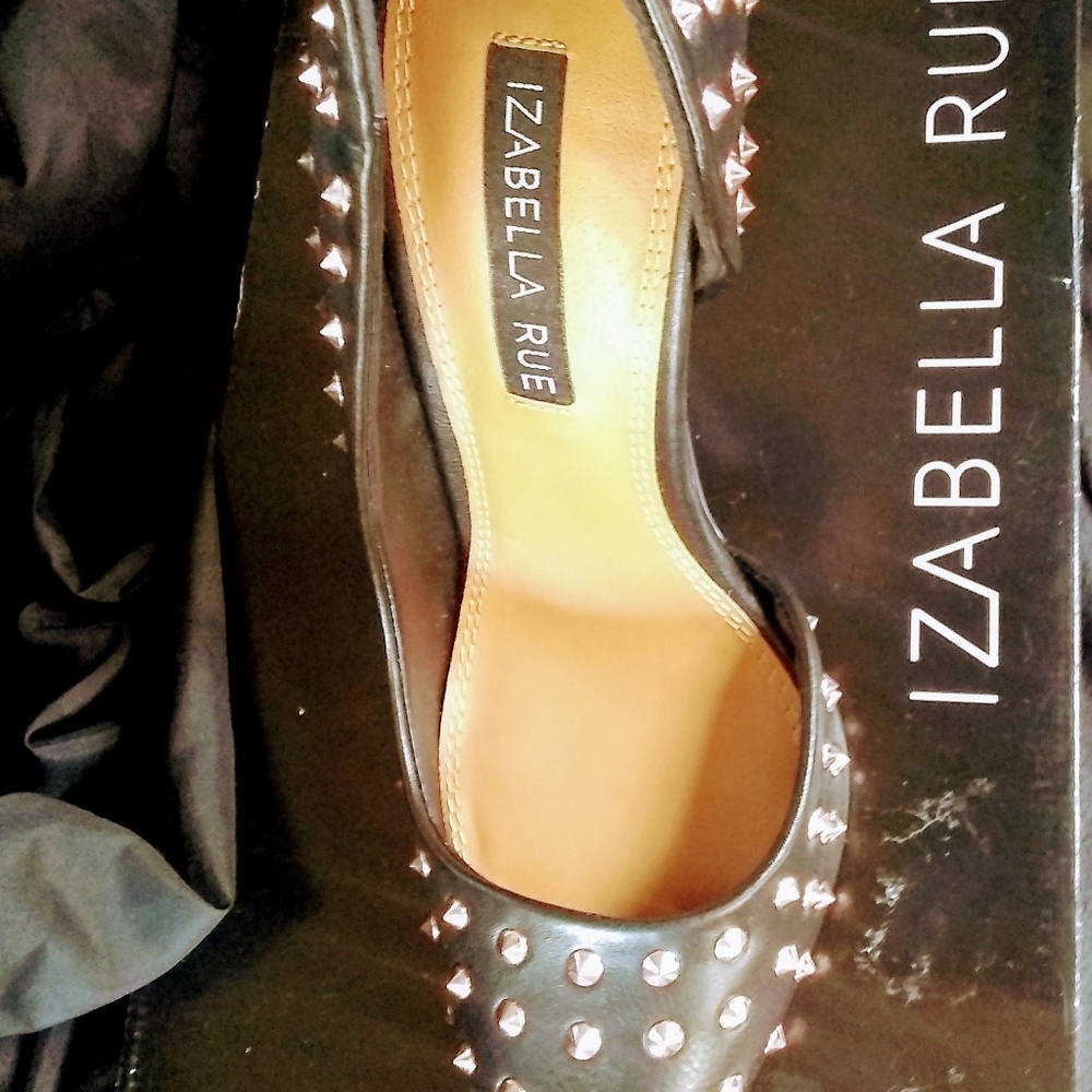 Izabella Rue - Picture 5 of 6